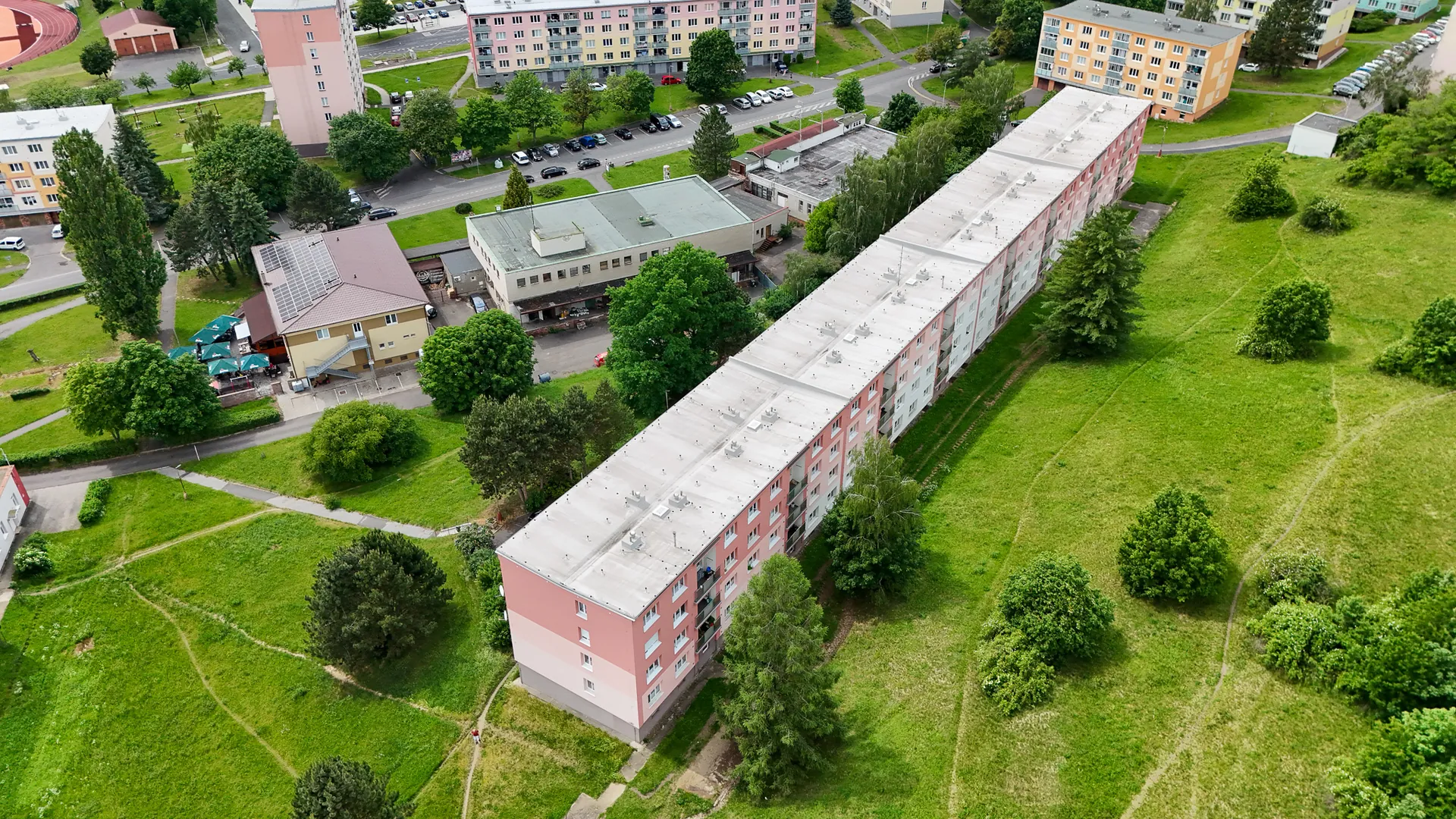 Lokalita bytového domu z dronu