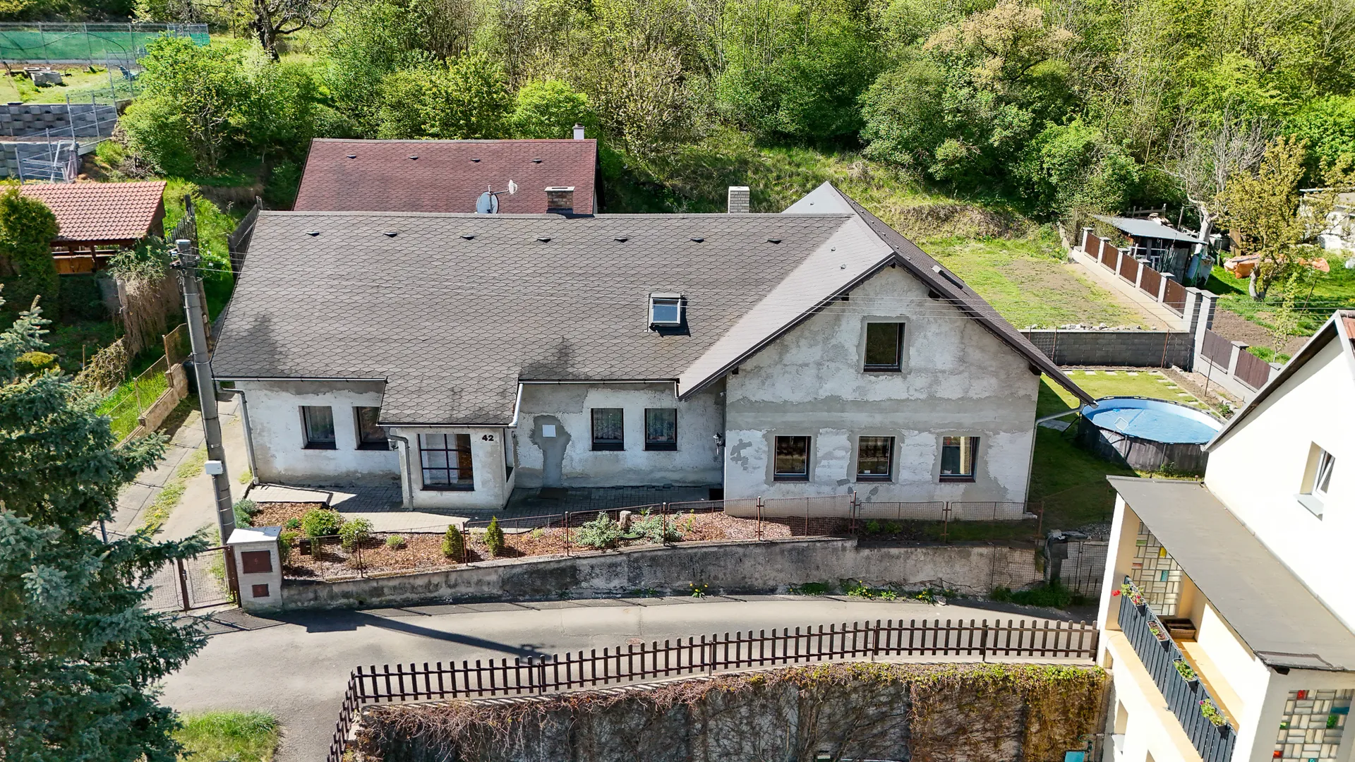 Čelní letecký pohled na dům — Korozluky